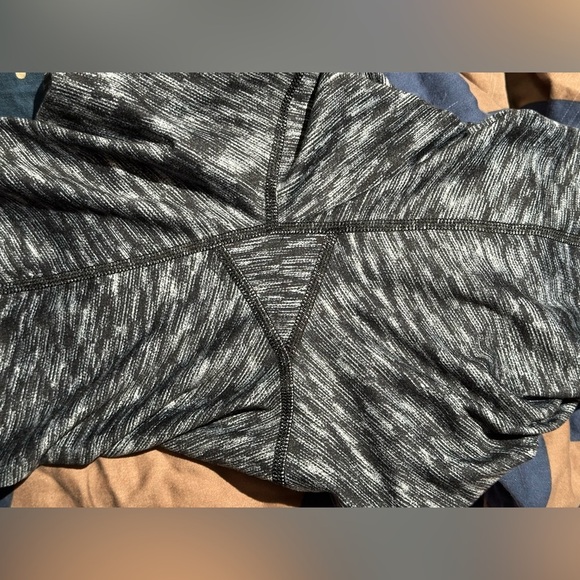 ⭐️Like New⭐️ Lululemon: Women’s Leggings- Size 6 - Picture 6 of 8